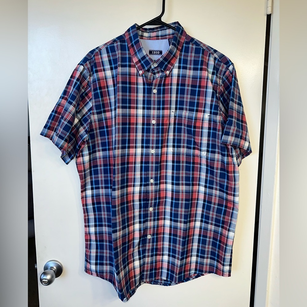 IZOD Men's Breeze Short Sleeve Button Down Gingham Shirt